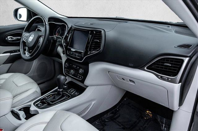 Used 2019 Jeep Cherokee Overland w/ Technology Group AWD/4WD image 25
