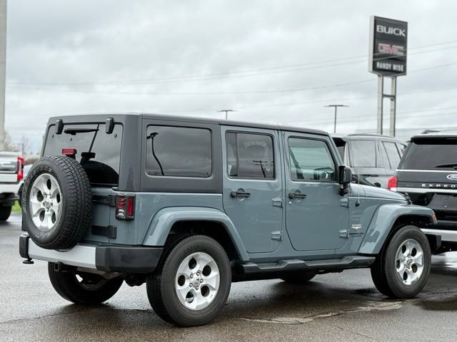 Used 2015 Jeep Wrangler Unlimited Sahara w/ Dual Top Group AWD/4WD image 34