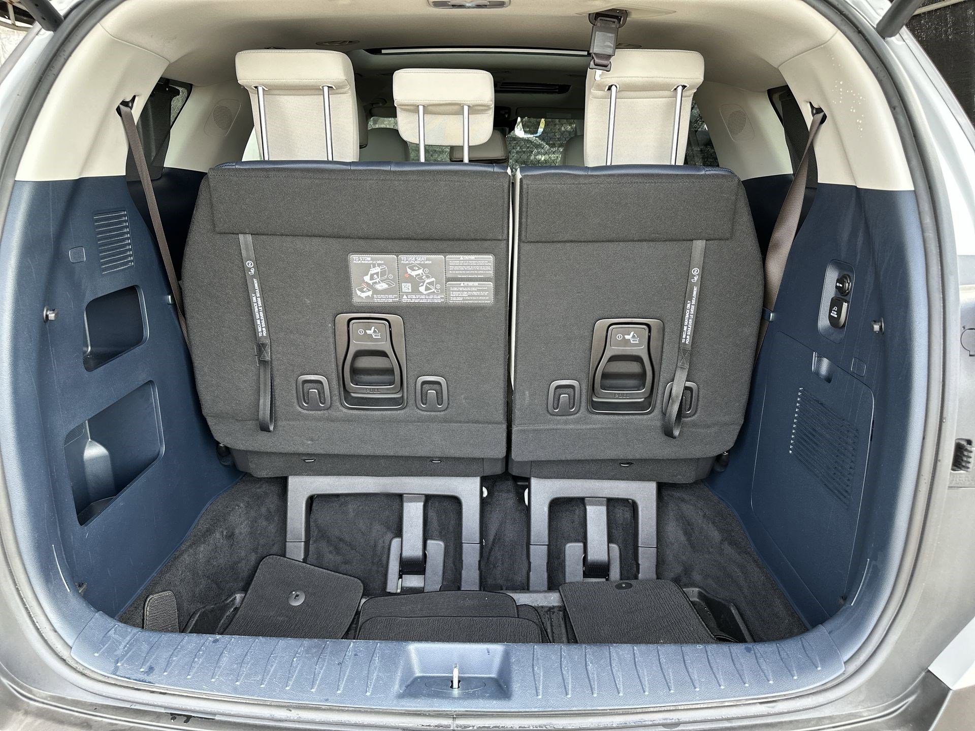 Used 2025 Kia Carnival SX Prestige image 21