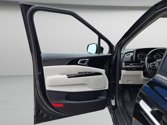 Used 2023 Kia Carnival EX FWD image 22