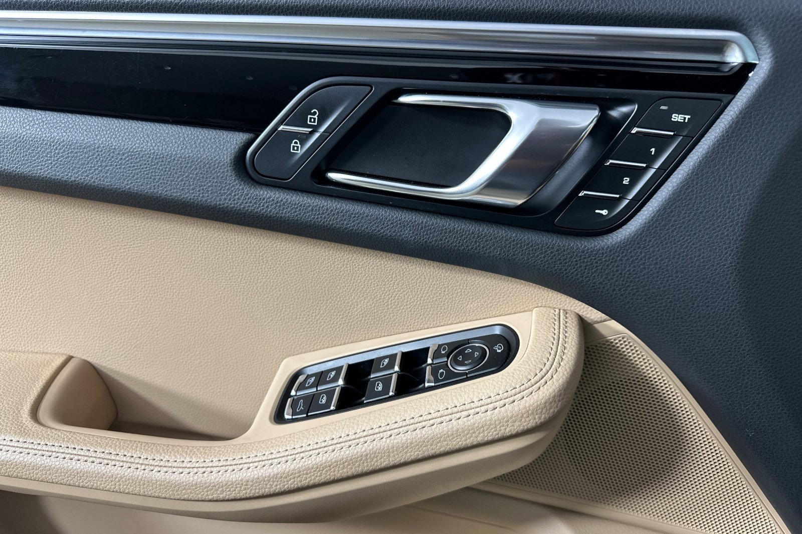 Used 2024 Porsche Macan Turbo image 10