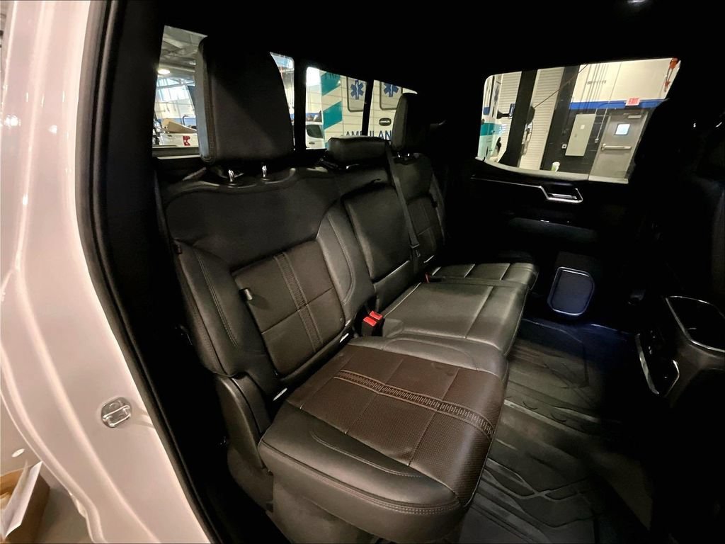 Used 2024 Chevrolet Silverado 1500 High Country AWD/4WD image 16