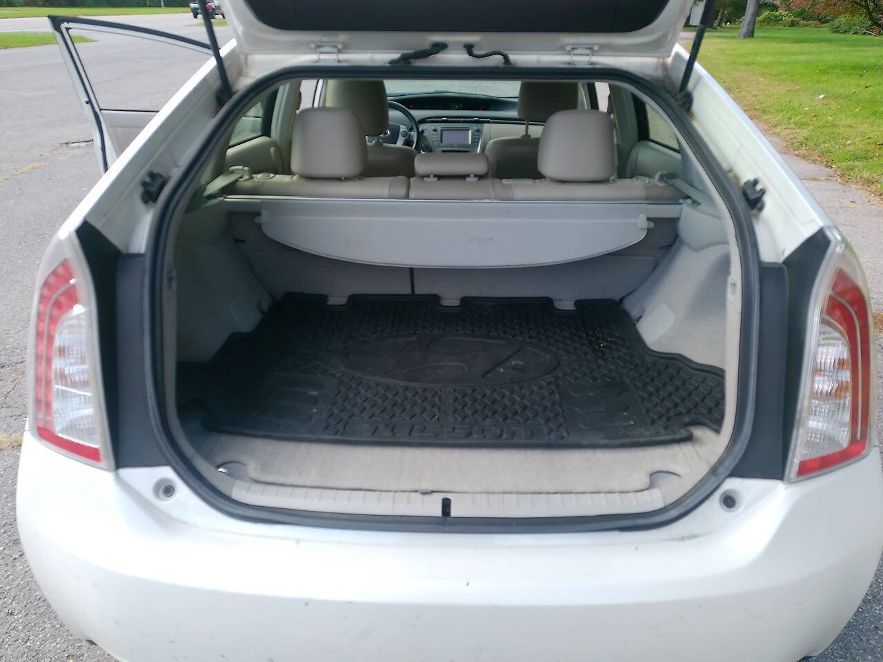 Used 2013 Toyota Prius Five FWD image 14