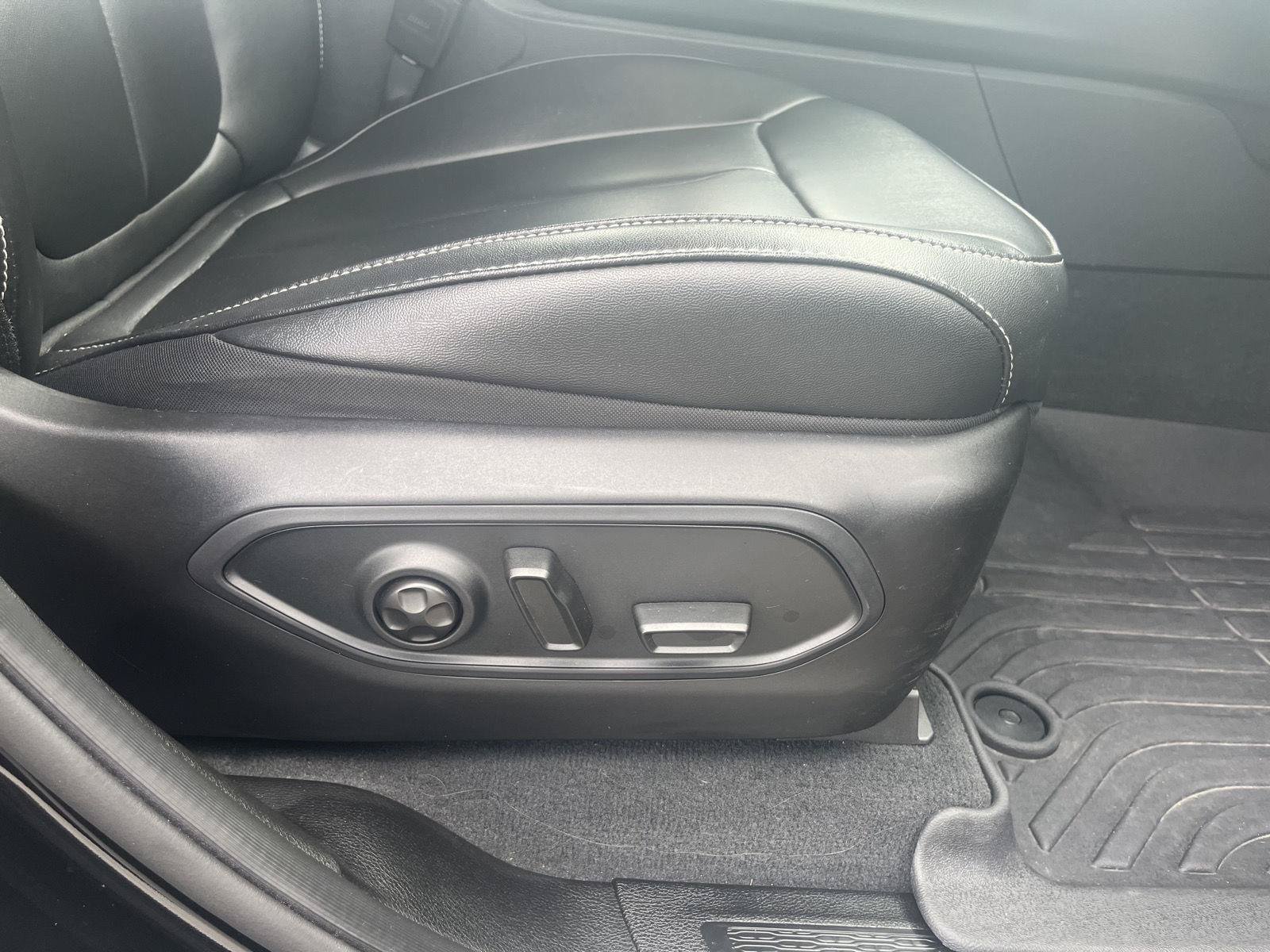 Used 2024 Jeep Grand Cherokee Limited AWD/4WD image 38