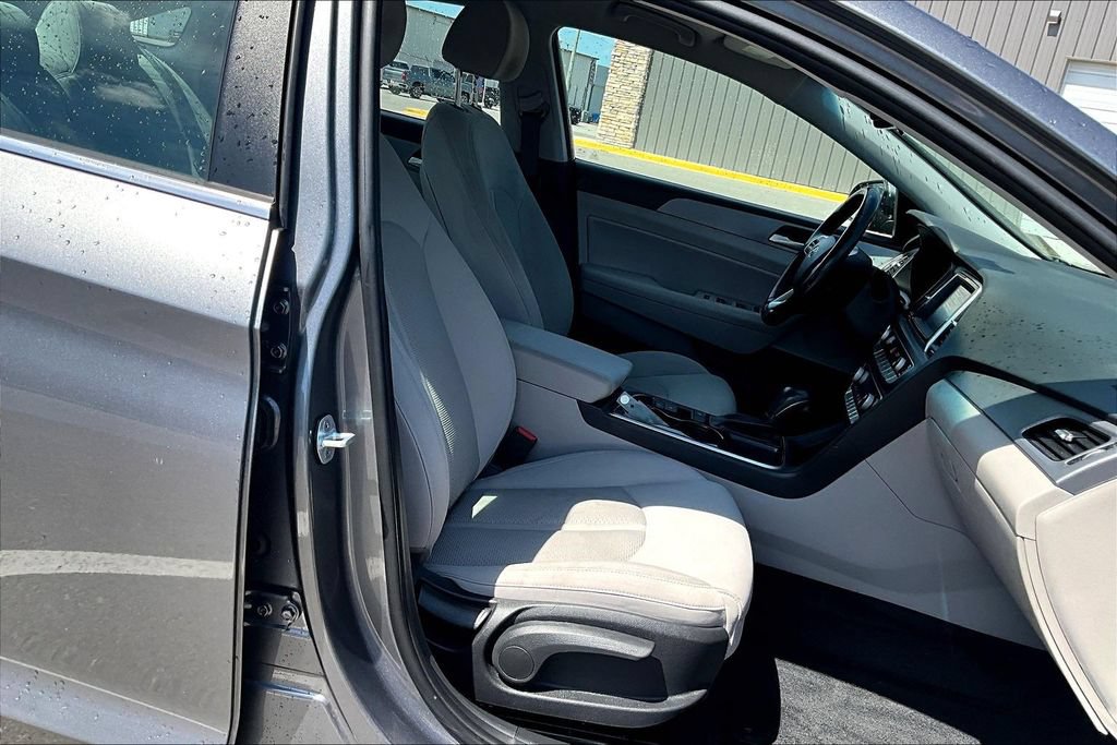 Used 2019 Hyundai Sonata SEL w/ Tech Package 02 FWD image 7
