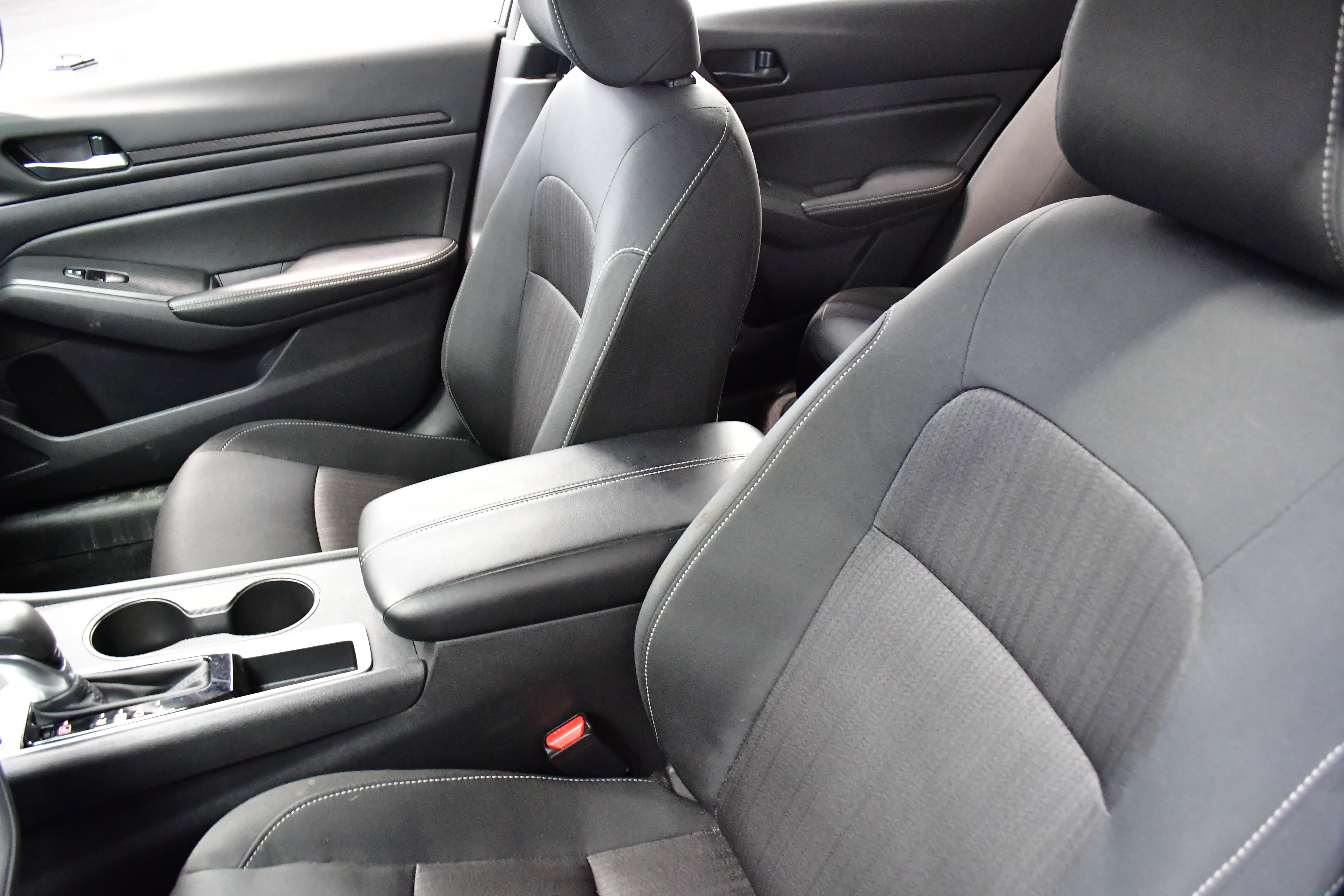 Used 2025 Nissan Altima 2.5 SV image 9