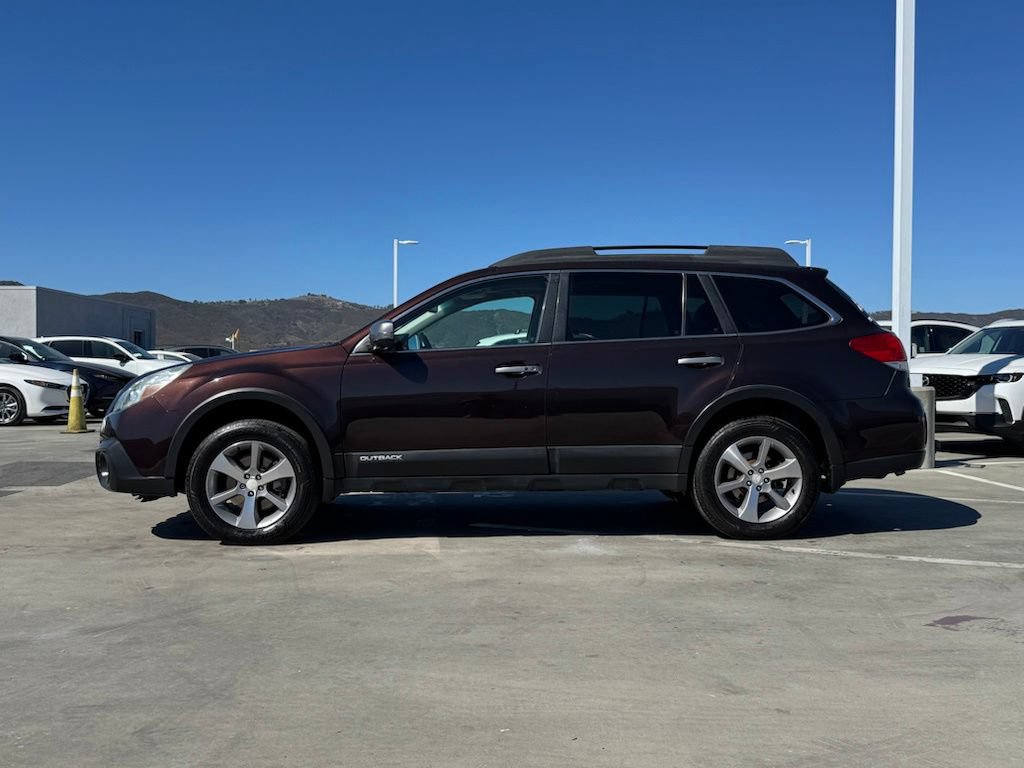 Used 2013 Subaru Outback 3.6R Limited w/ Special Appearance Pkg AWD/4WD image 6