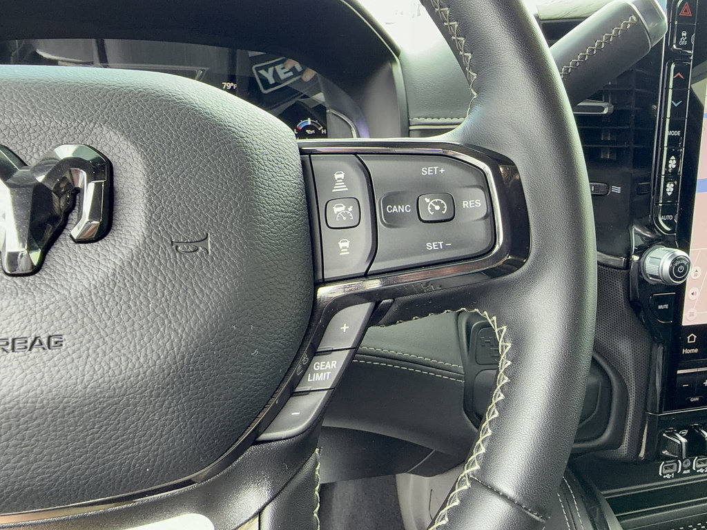Used 2025 RAM 3500 Limited AWD/4WD image 27