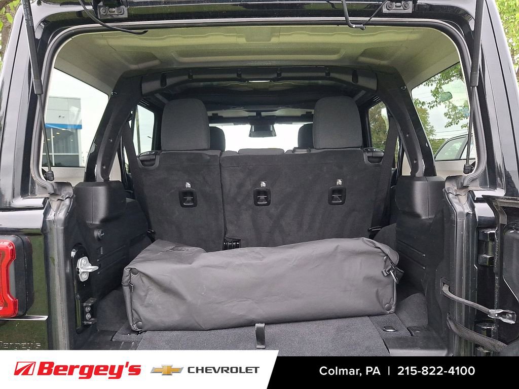 Used 2025 Jeep Wrangler Unlimited Rubicon AWD/4WD image 28