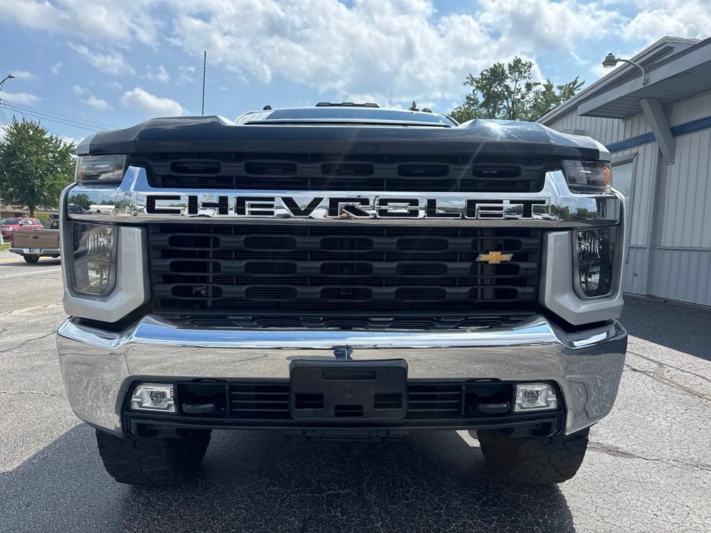 Used 2022 Chevrolet Silverado 2500 LT w/ Convenience Package AWD/4WD image 2
