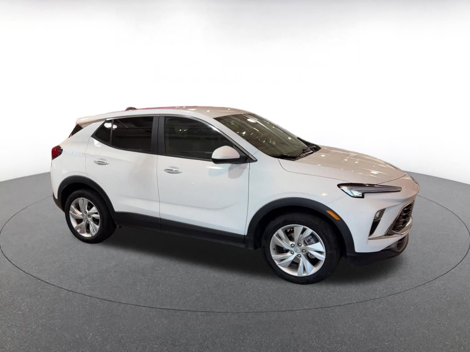 Used 2025 Buick Encore GX Preferred image 2