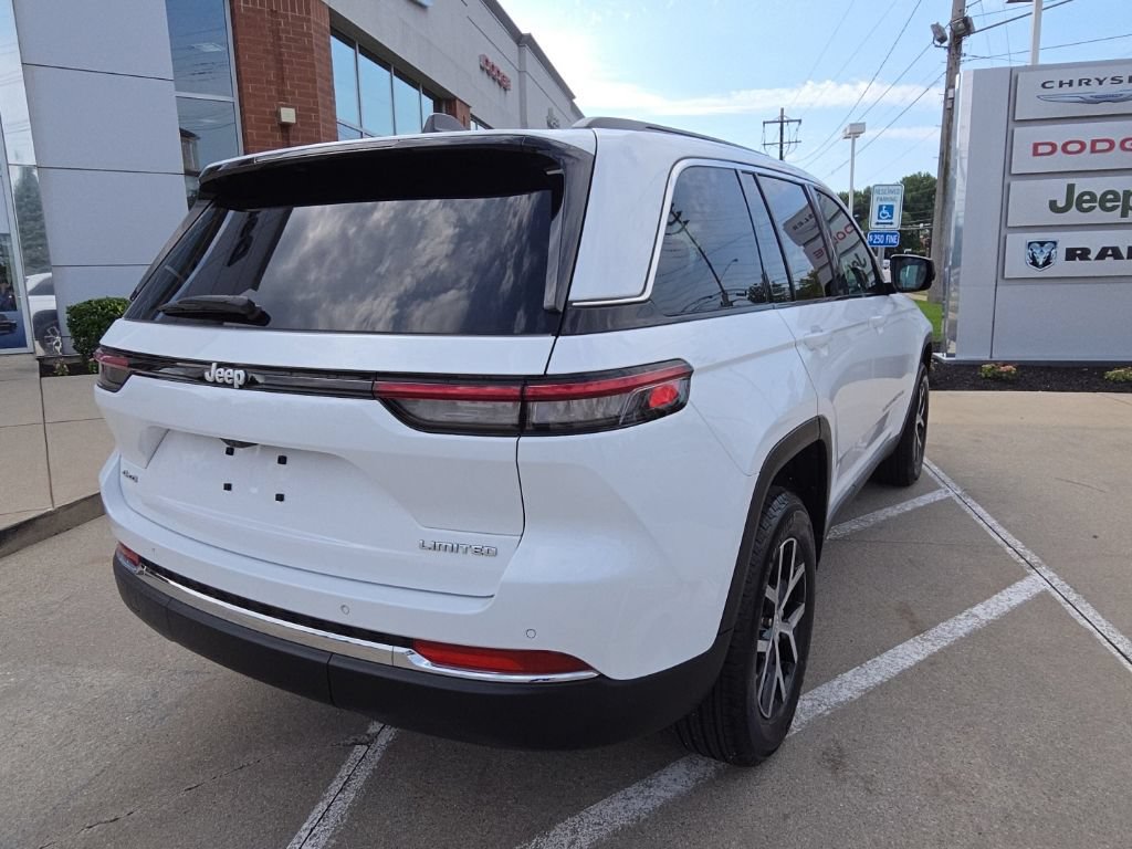 Certified 2025 Jeep Grand Cherokee Limited w/ Trailer Tow Package AWD/4WD image 14