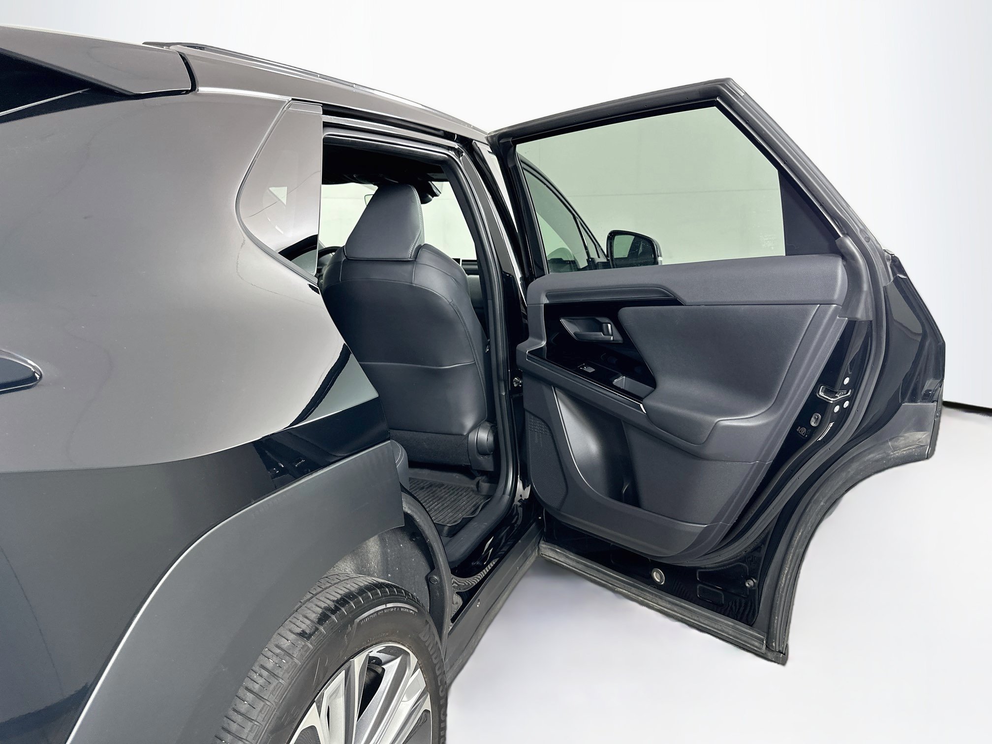 Used 2023 Subaru Solterra AWD image 31