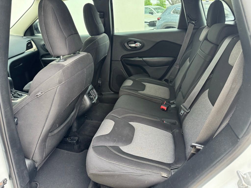 Used 2014 Jeep Cherokee Sport image 13