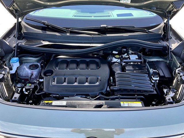 Used 2026 Volkswagen Tiguan SEL R-Line AWD/4WD image 11
