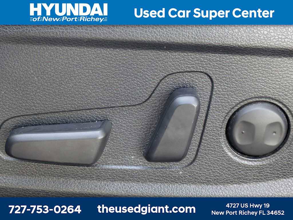 Used 2020 Kia Cadenza Technology image 21