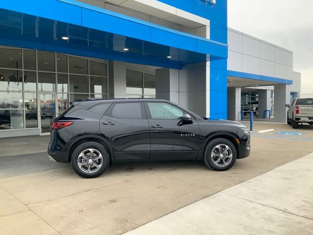 Used 2025 Chevrolet Blazer LT image 3