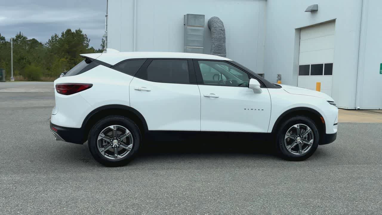 Used 2025 Chevrolet Blazer LT FWD image 9