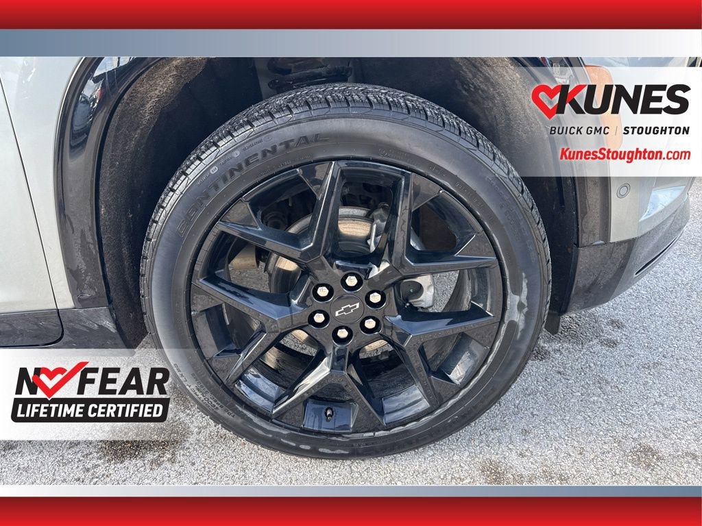 Used 2025 Chevrolet Traverse RS image 15