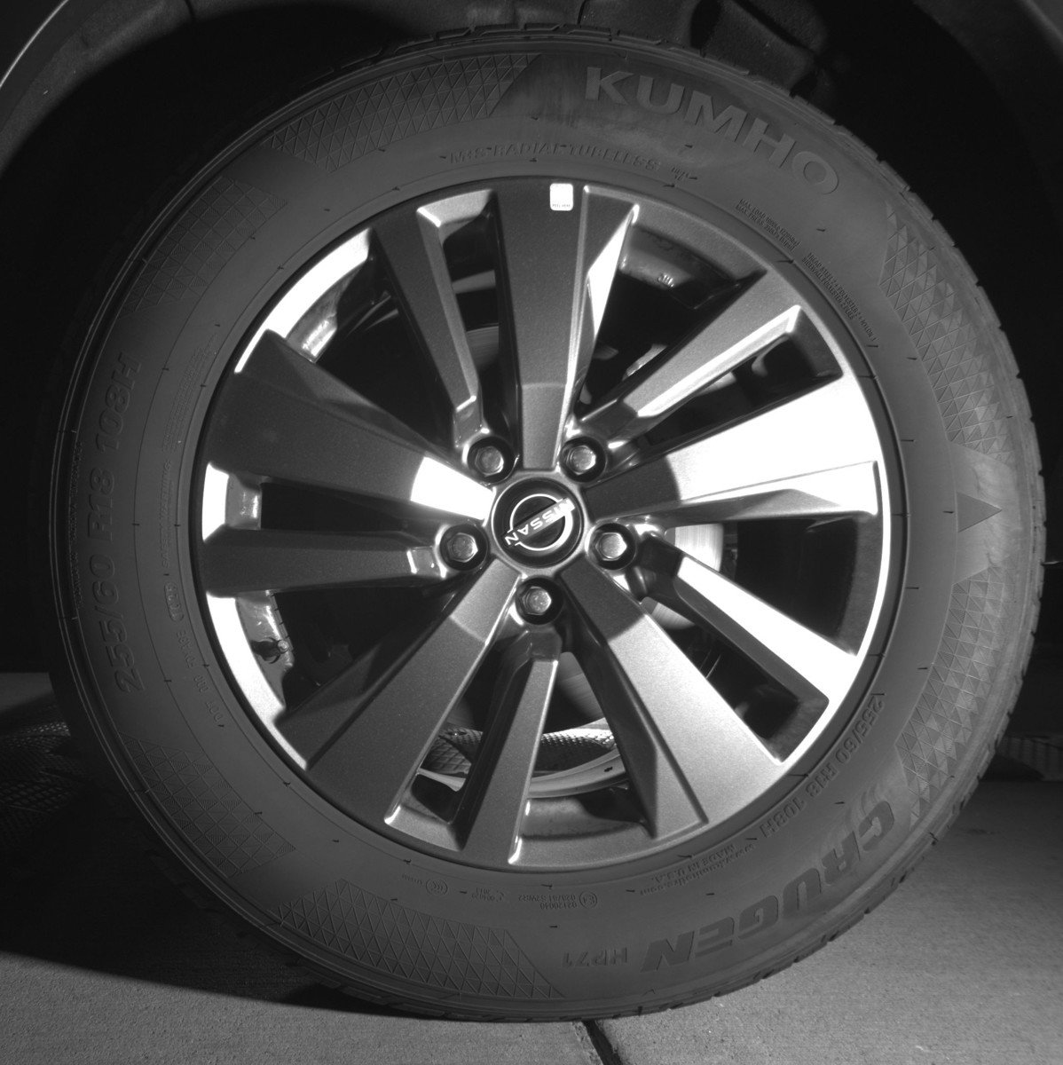 Used 2025 Nissan Pathfinder SV image 14