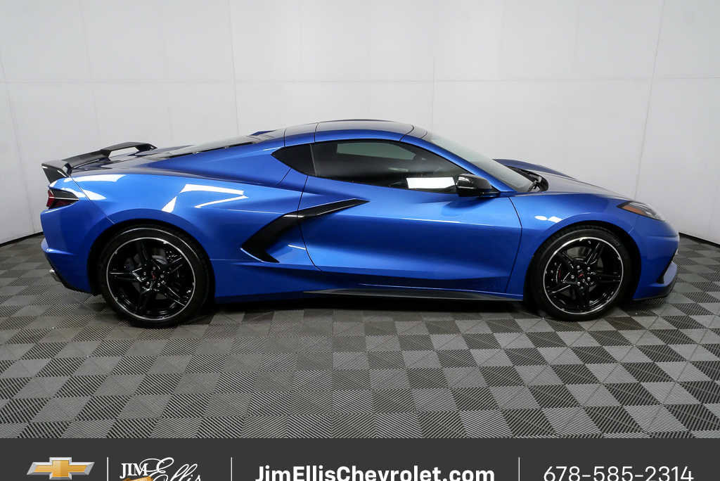 Used 2022 Chevrolet Corvette Stingray Premium Cpe w/ Z51 Performance Package RWD image 2