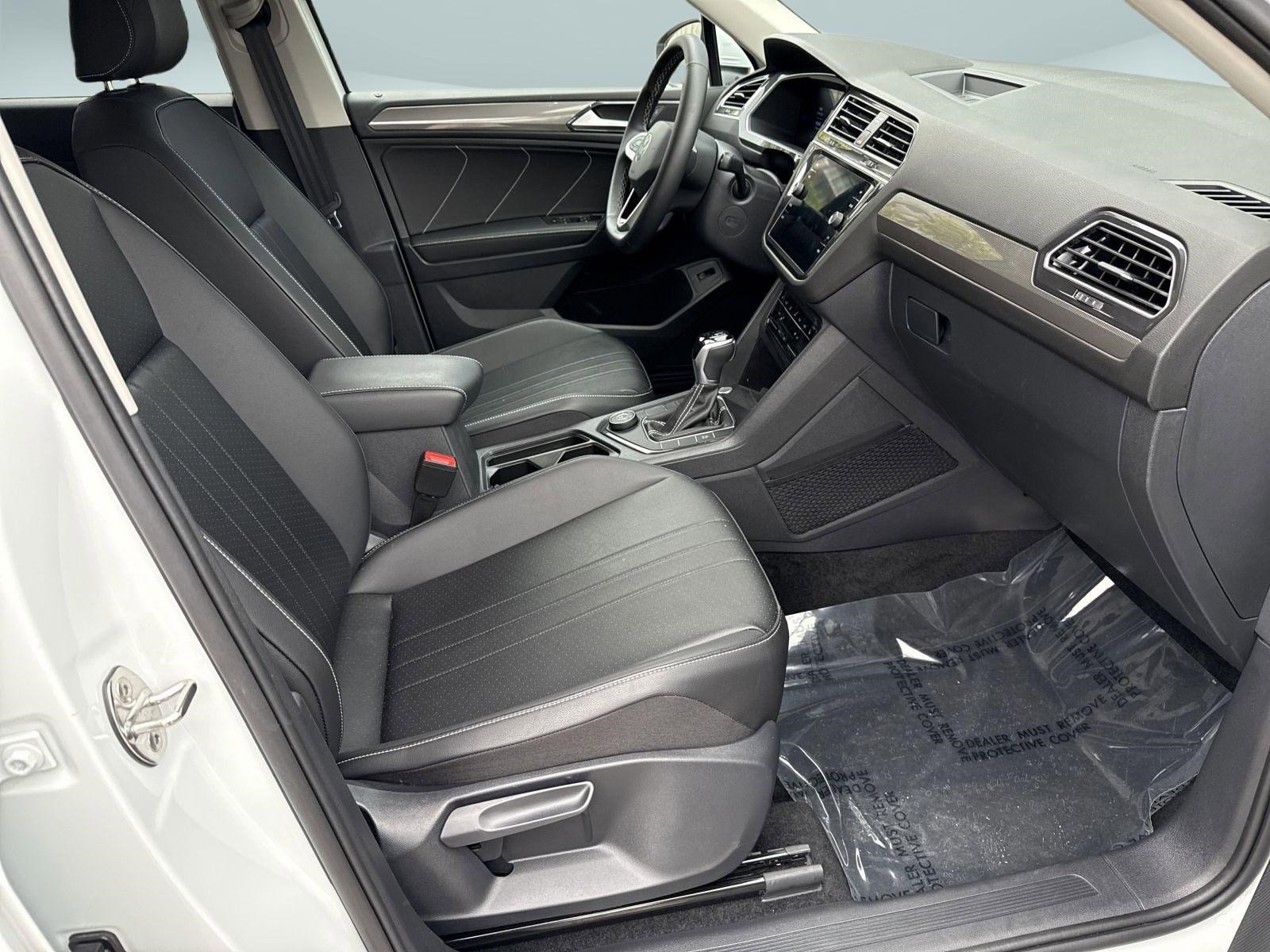 Used 2024 Volkswagen Tiguan SE AWD/4WD image 27
