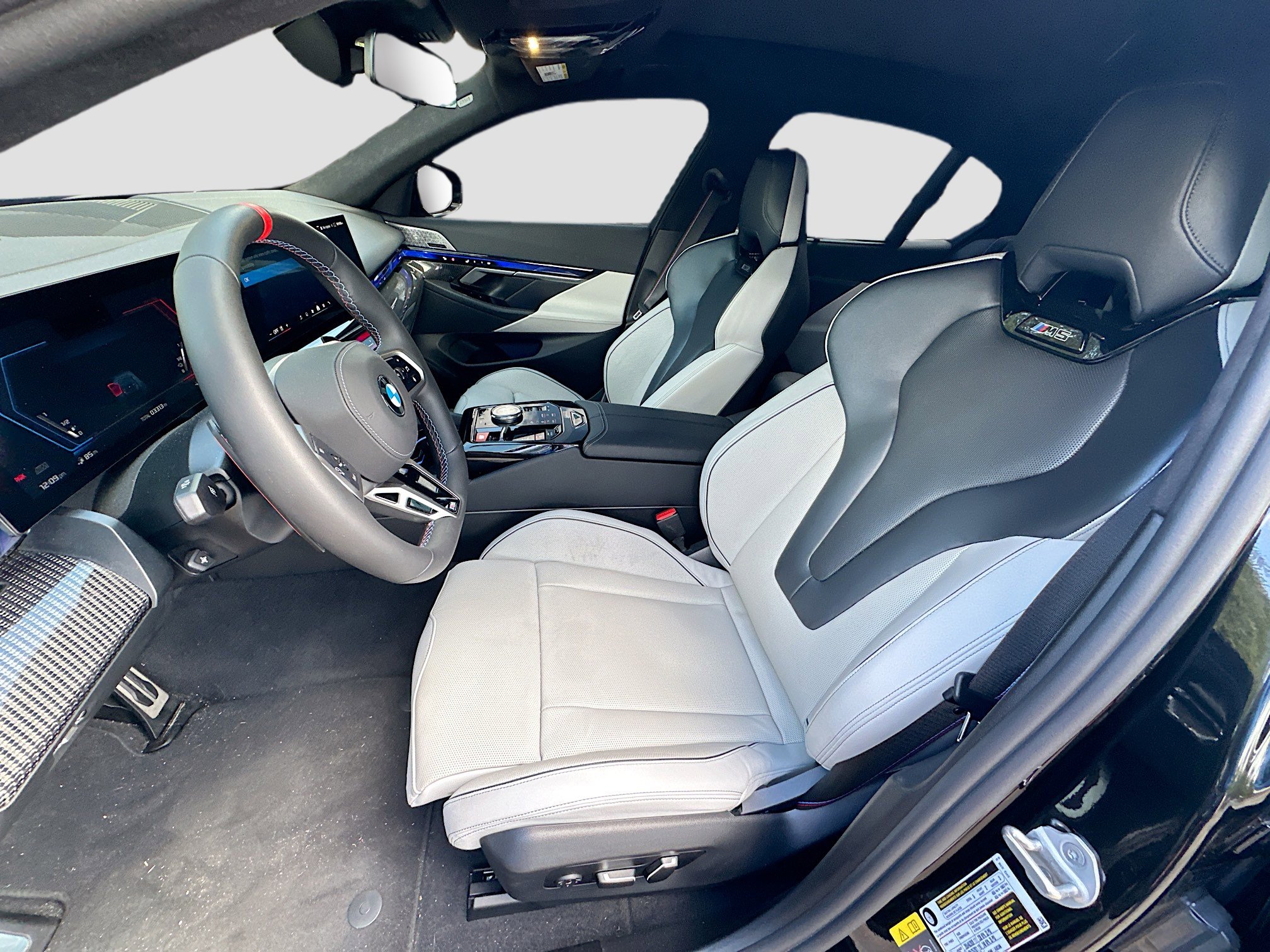 Used 2026 BMW M5 w/ Executive Package image 19