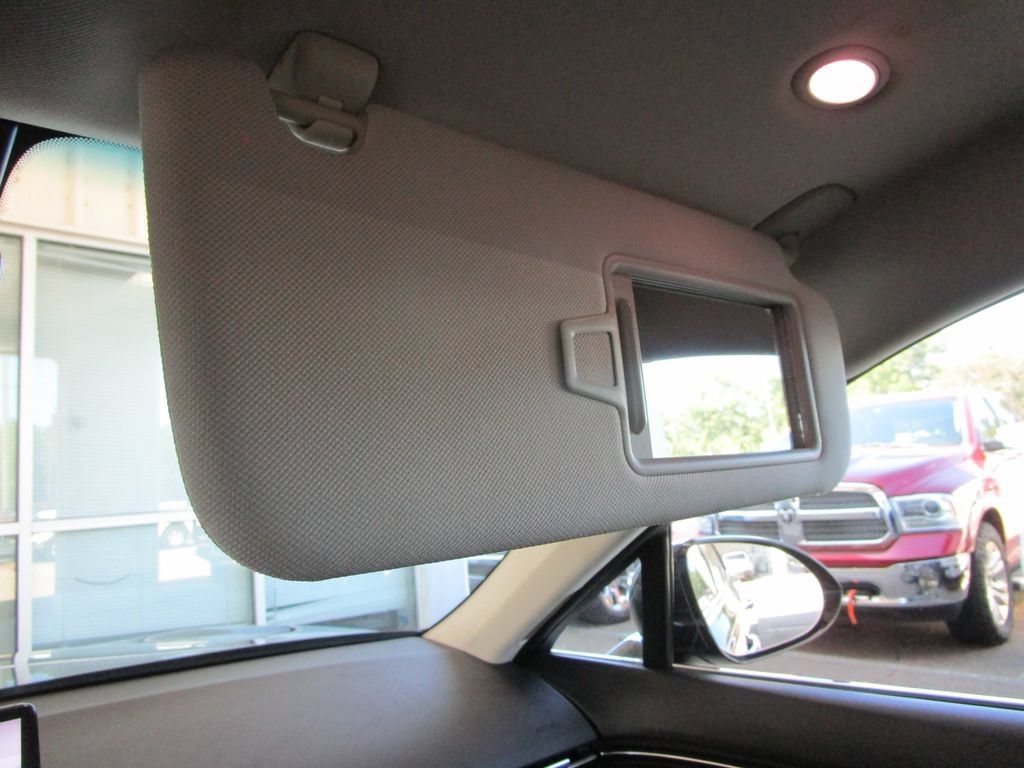 Used 2025 Genesis GV70 2.5T AWD/4WD image 43