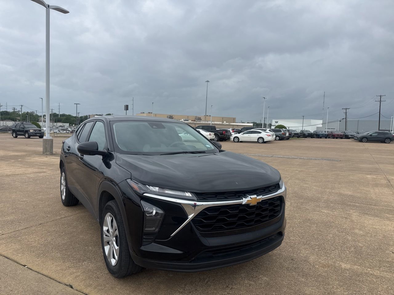 Used 2025 Chevrolet Trax LS image 1