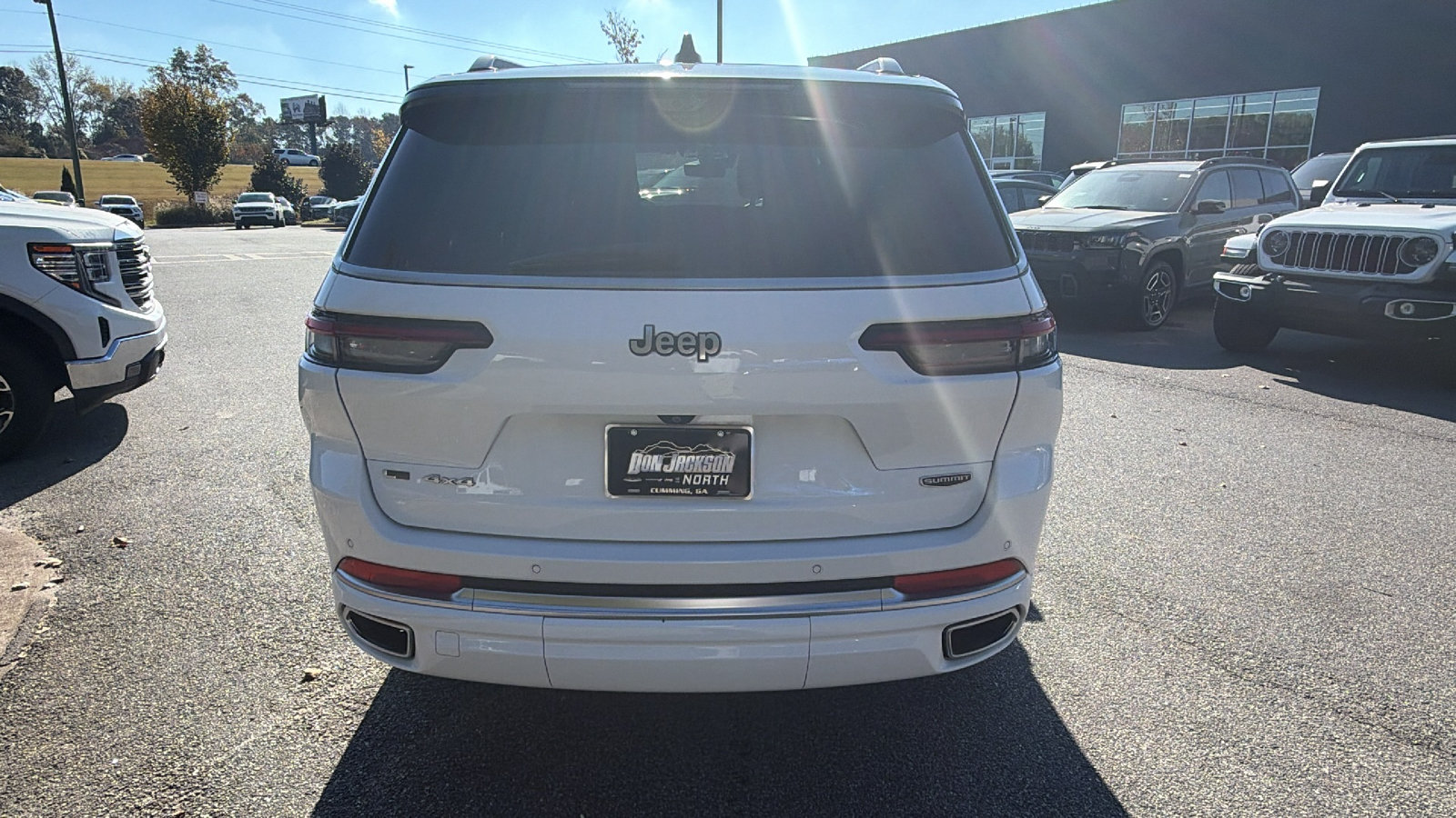 Used 2022 Jeep Grand Cherokee L Summit w/ Advanced Protech Group IV AWD/4WD image 9