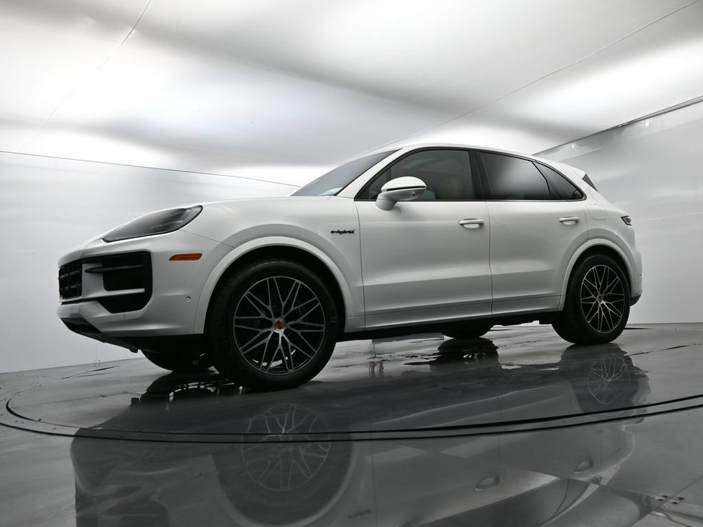 Certified 2025 Porsche Cayenne E-Hybrid w/ Premium Package Plus AWD/4WD image 49