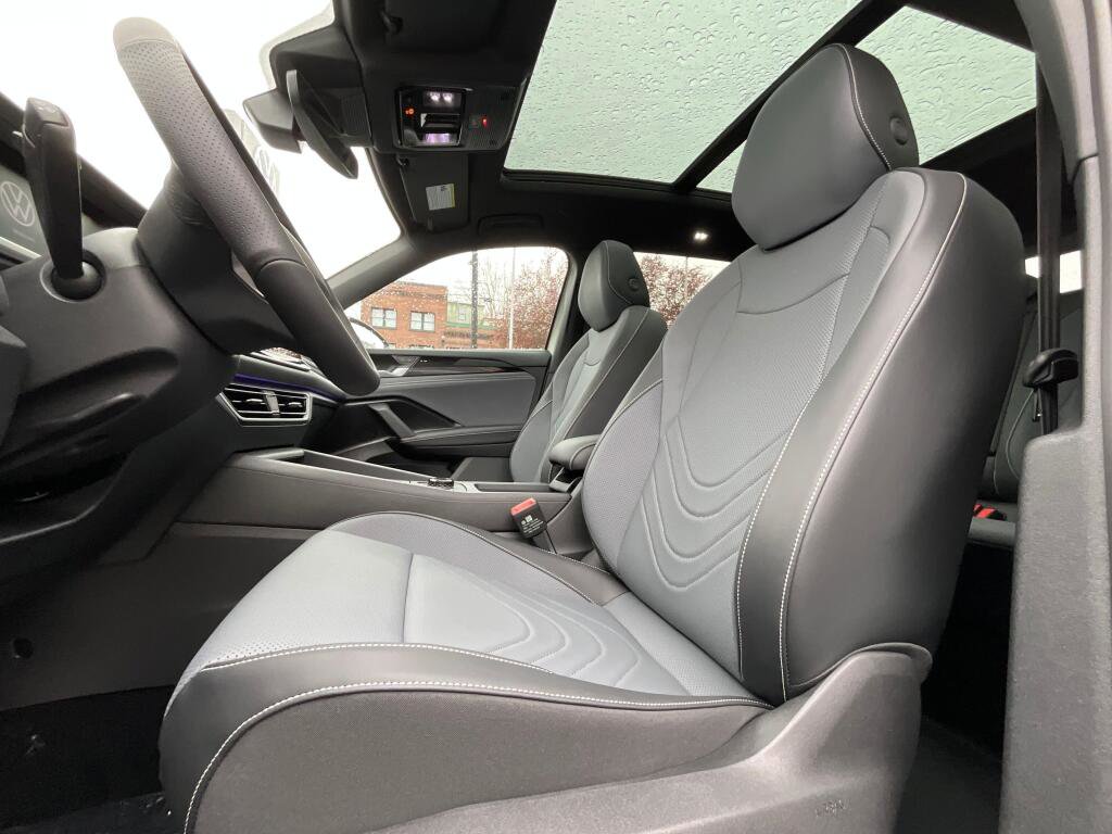 New 2026 Volkswagen Tiguan SE R-Line image 11