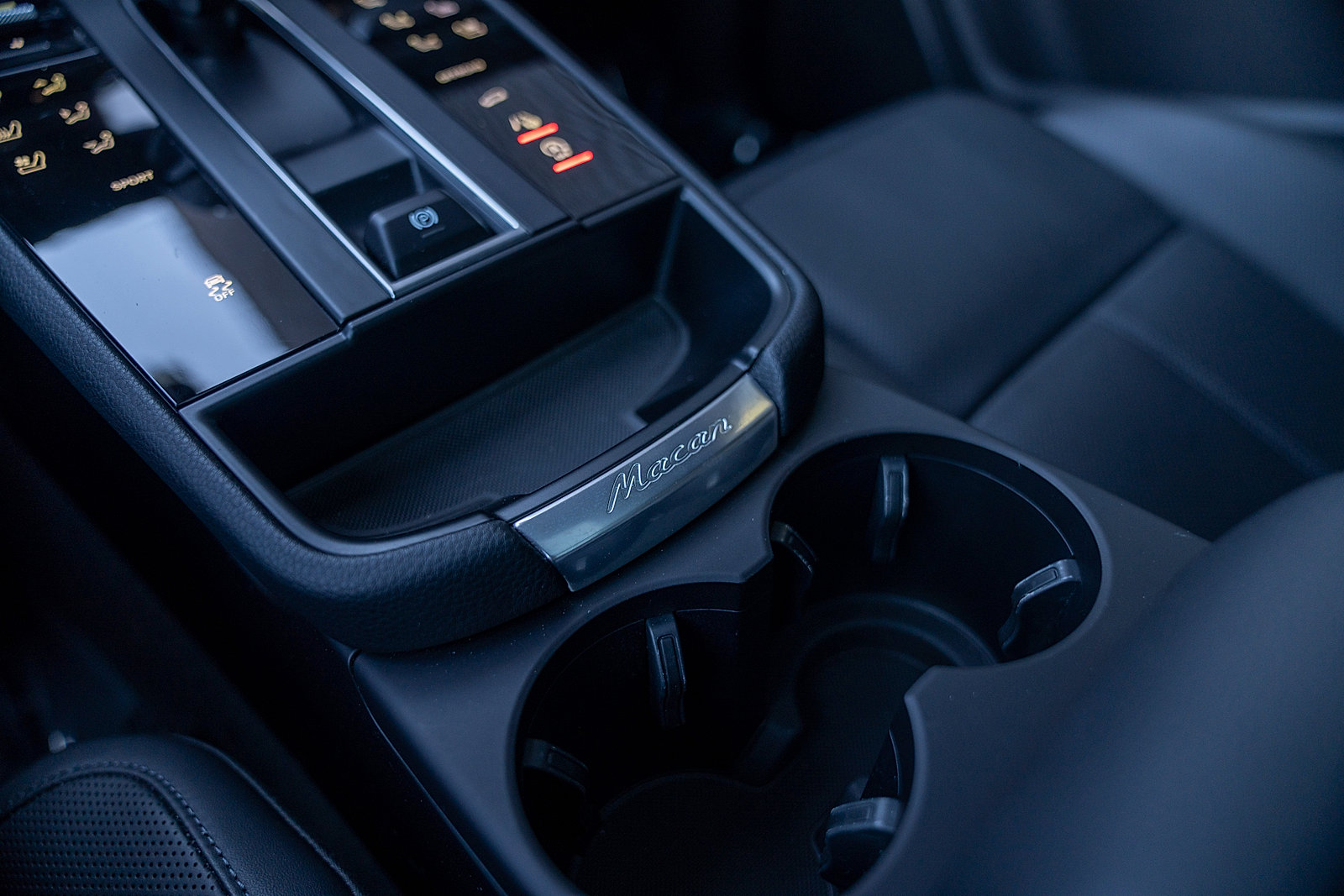 Certified 2025 Porsche Macan image 15