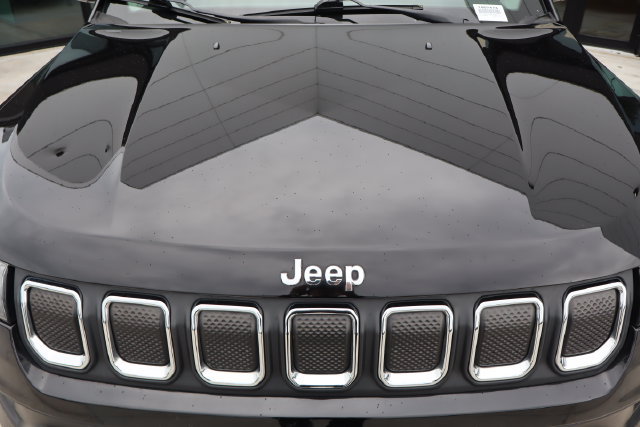 Used 2022 Jeep Compass Latitude FWD image 16