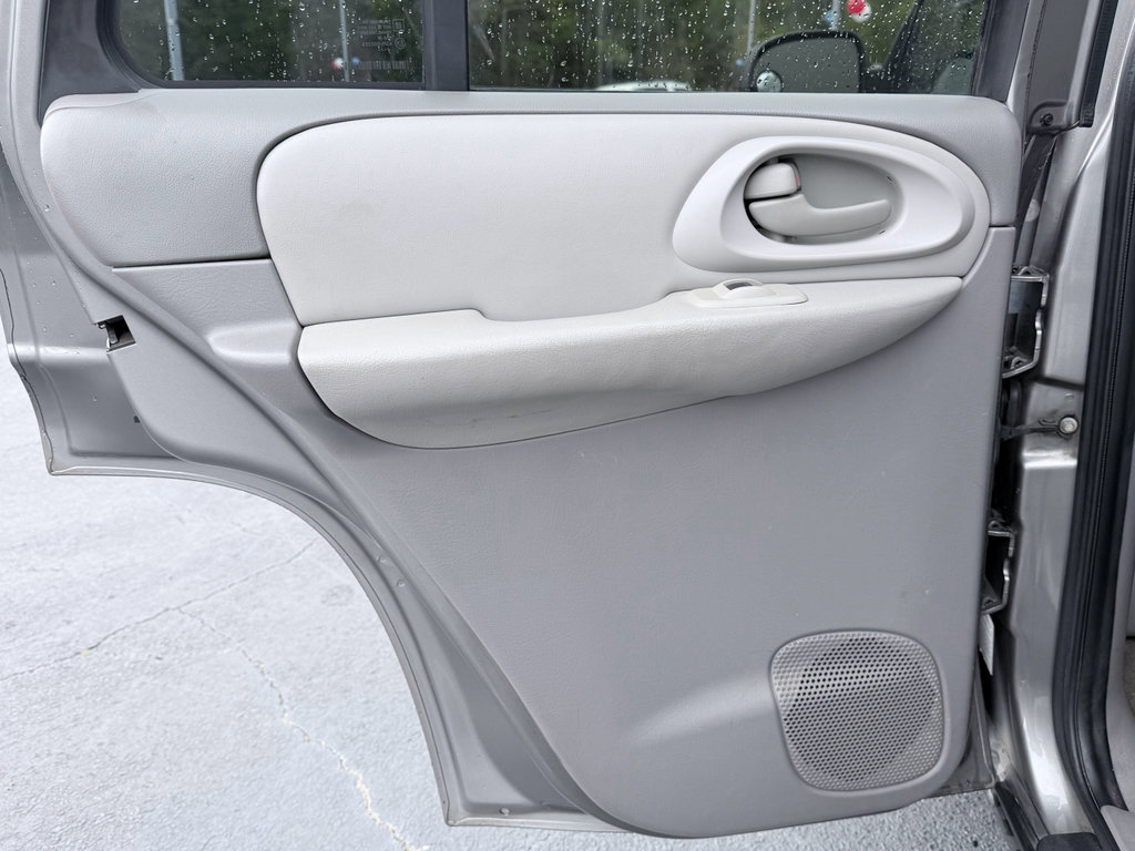 Used 2008 Chevrolet TrailBlazer 2WD w/ Smoker's Package image 24