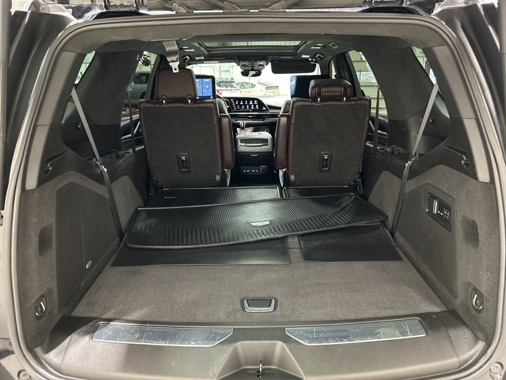 Used 2021 Cadillac Escalade Sport Platinum w/ LPO, ONYX Package image 33