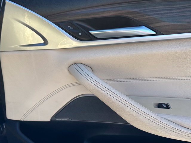 Used 2021 BMW 530i w/ Premium Package RWD image 10
