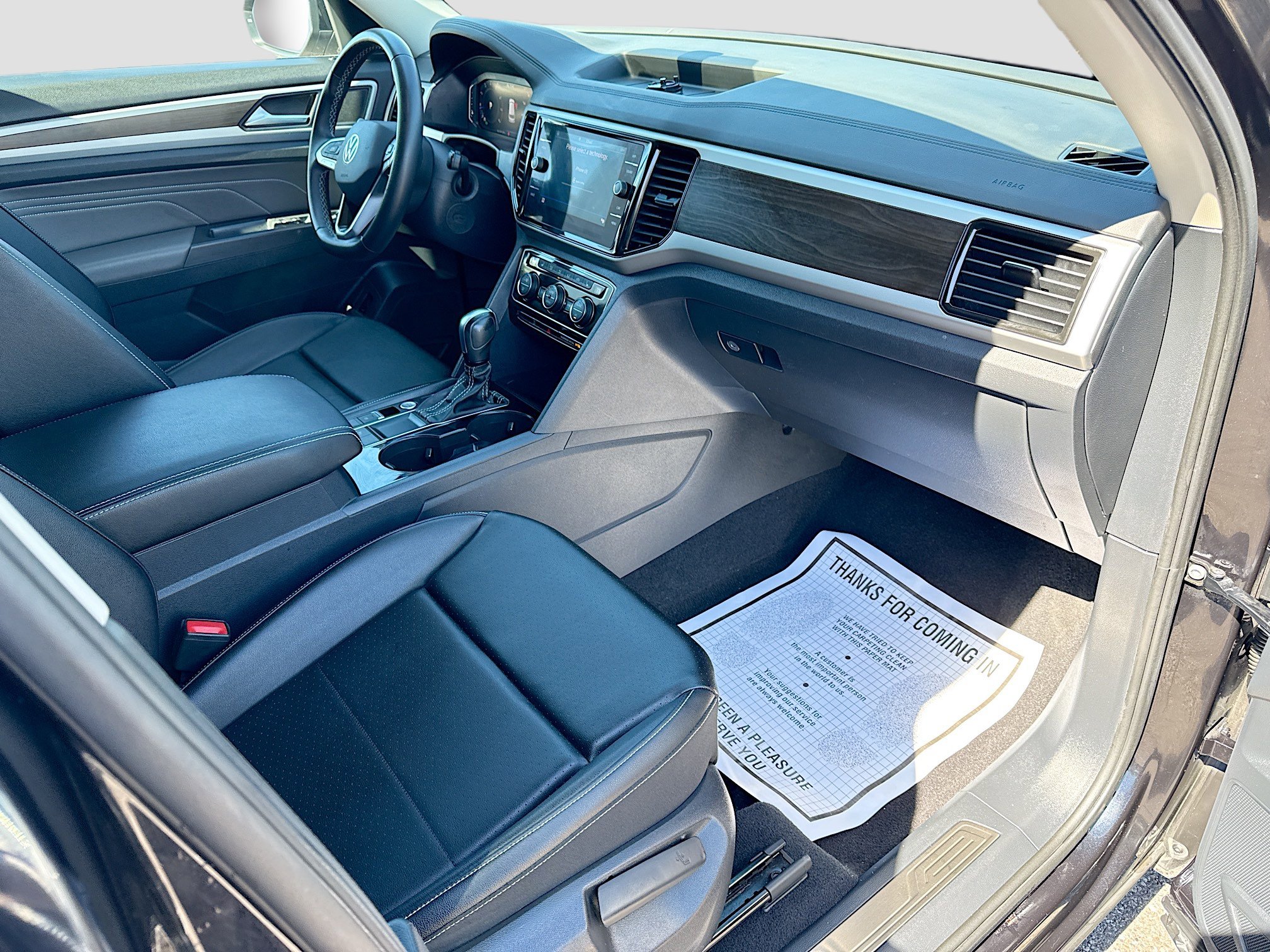 Used 2023 Volkswagen Atlas SE w/ Black Wheel Package image 13