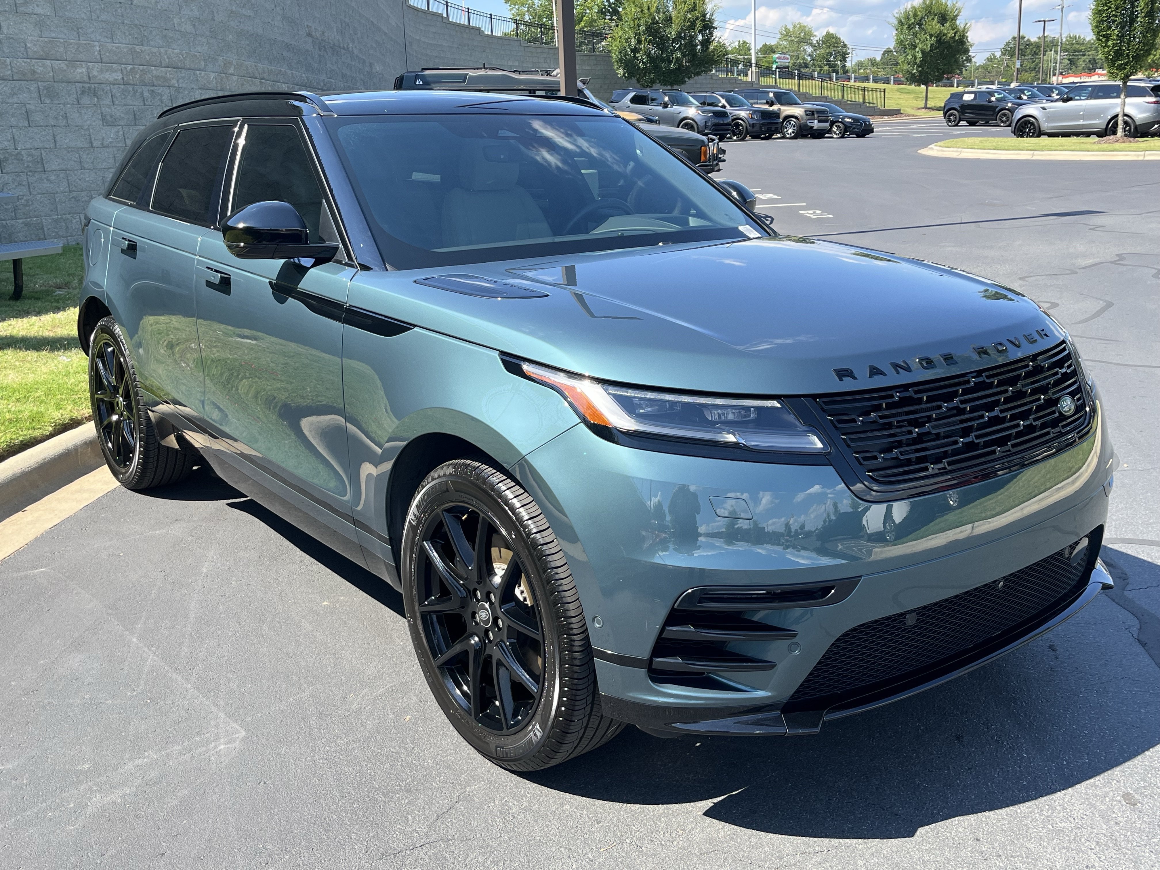 Certified 2026 Land Rover Range Rover Velar Dynamic SE AWD/4WD image 9