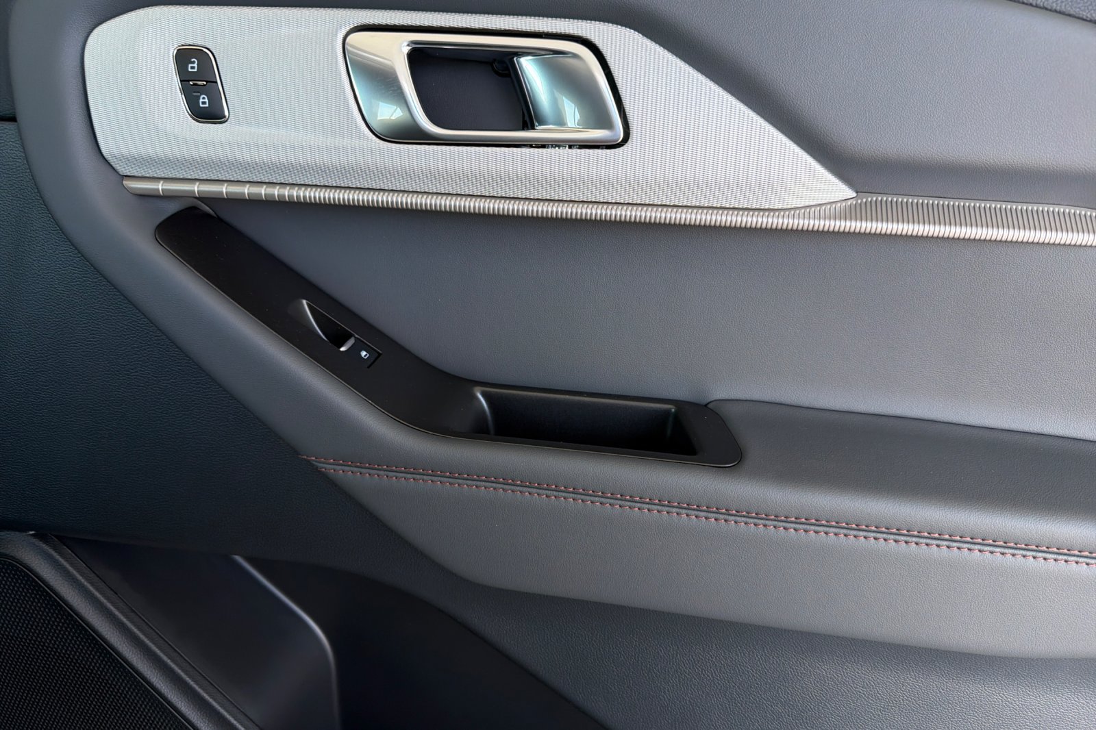 New 2026 Ford Explorer Active RWD image 19