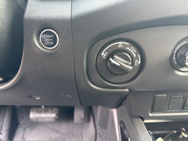 Used 2023 Nissan Frontier SV w/ Midnight Edition Package image 18