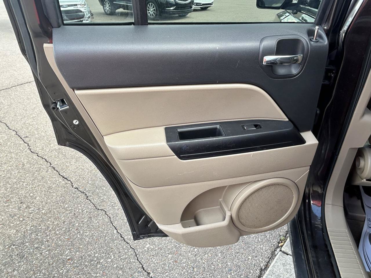 Used 2014 Jeep Patriot Latitude FWD image 13