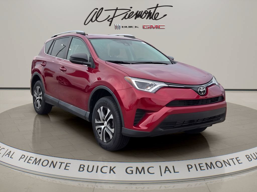 Used 2018 Toyota RAV4 LE FWD image 1