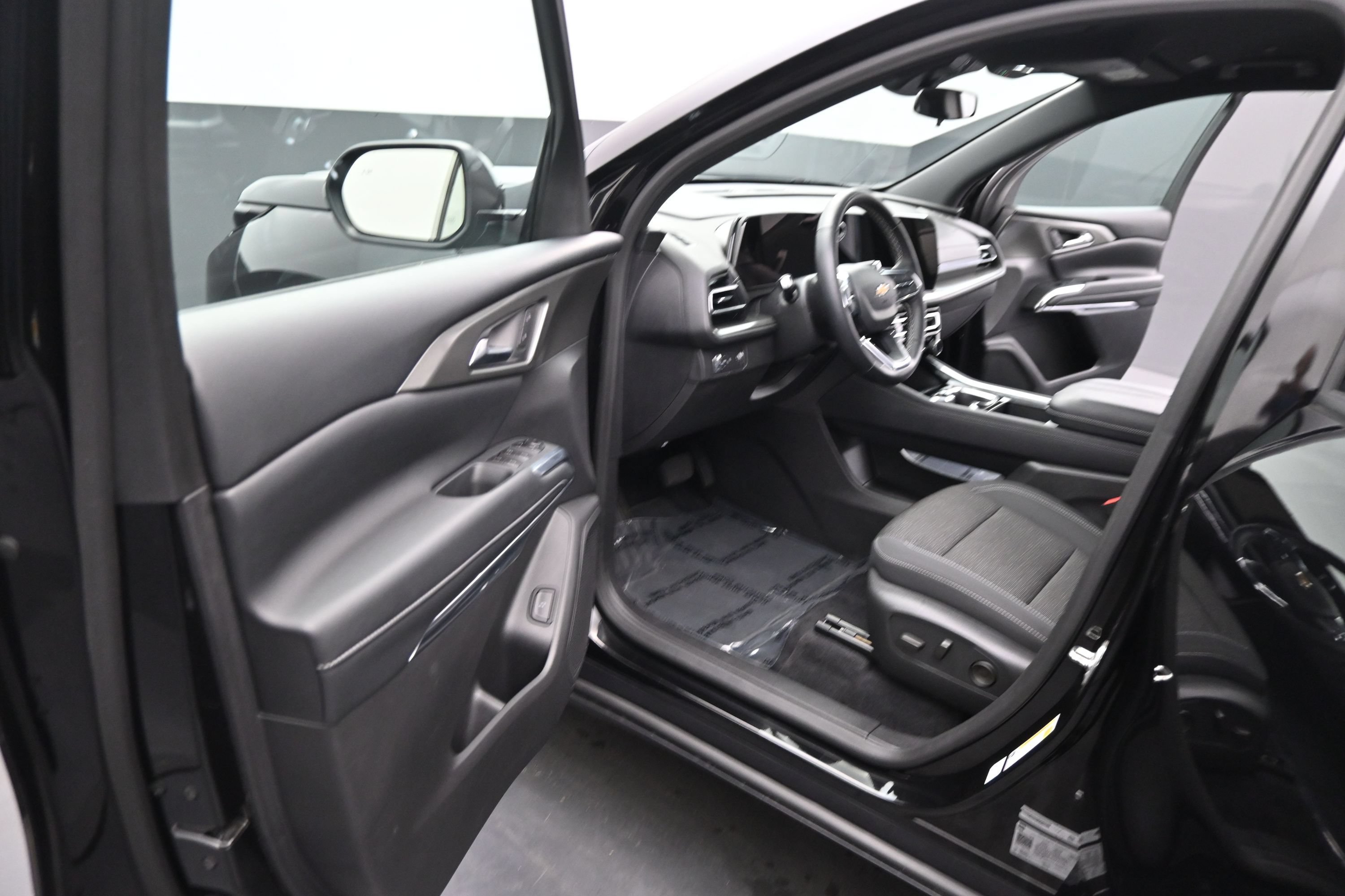 Certified 2026 Chevrolet Traverse LT FWD image 22