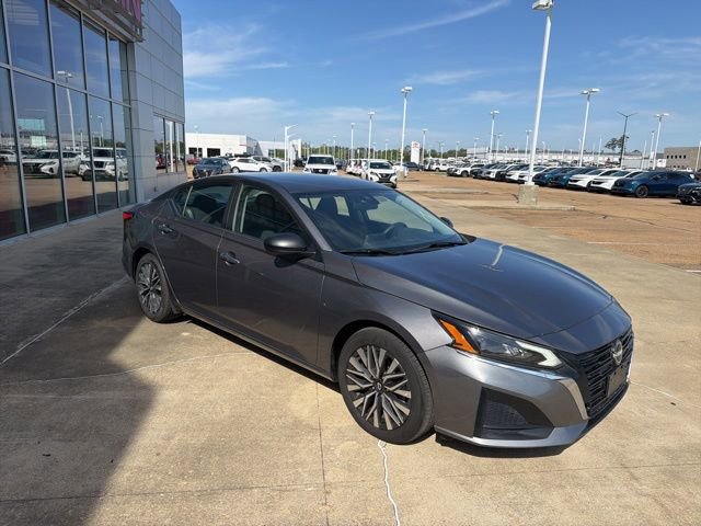 Used 2024 Nissan Altima 2.5 SV FWD image 5