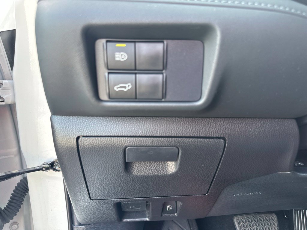 Used 2021 Toyota Highlander LE AWD/4WD image 34