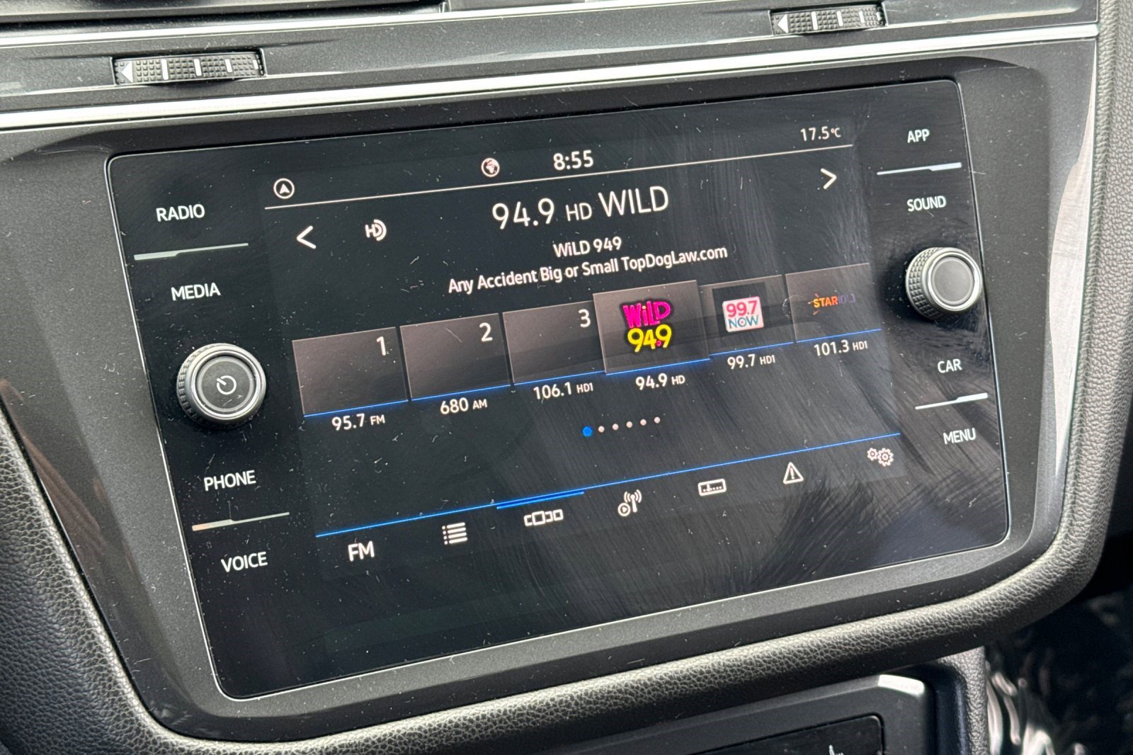 Used 2024 Volkswagen Tiguan SE image 25