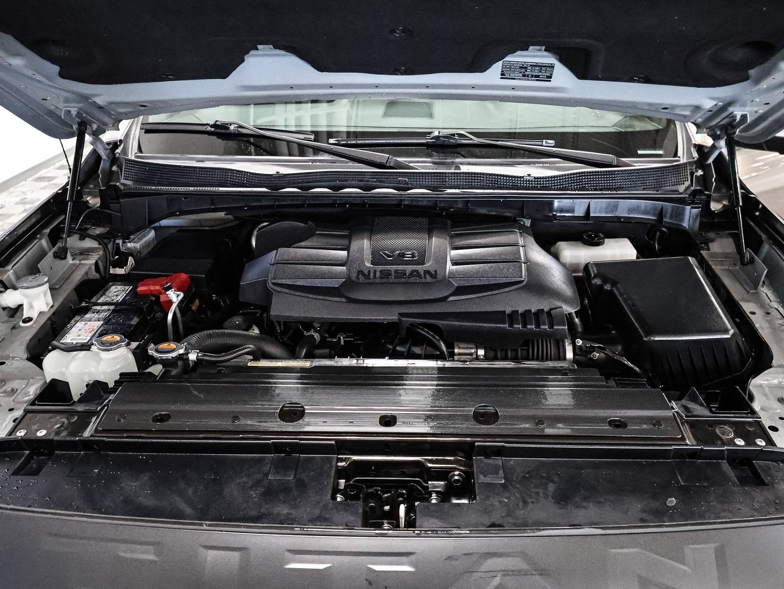 Used 2021 Nissan Titan PRO-4X w/ Pro-4x Convenience Package AWD/4WD image 17