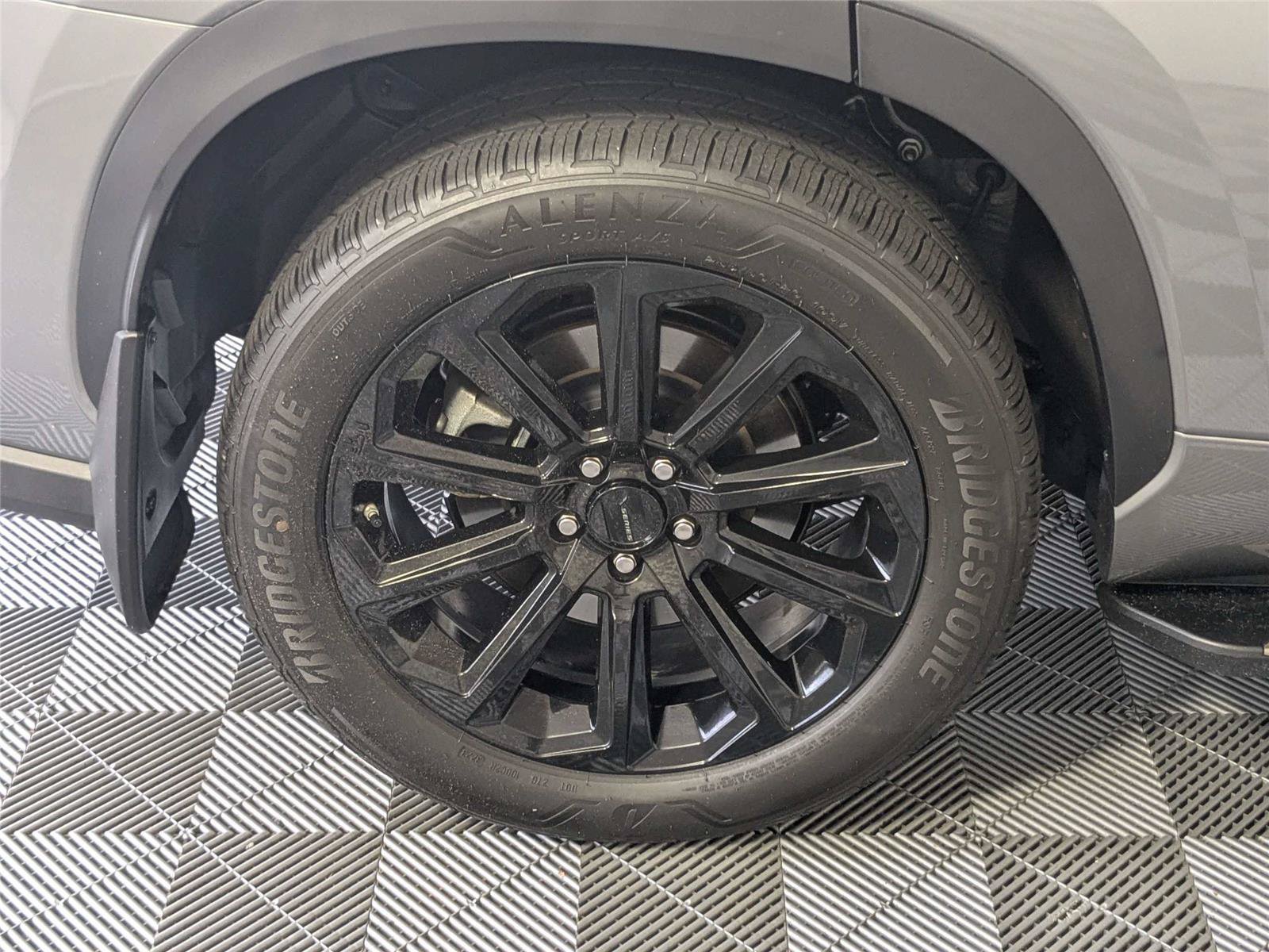 Certified 2025 Toyota Highlander XLE FWD image 11