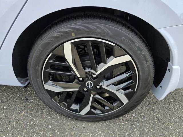 New 2025 Nissan Versa SR FWD image 12